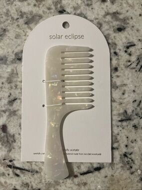 Solar Eclipse Pearl White Wide-Tooth Hair Comb